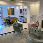 Apartment First Line Banus 4 Bed Sea Pool Marbella