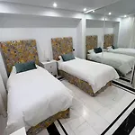 Apartment First Line Banus 4 Bed Sea Pool Marbella