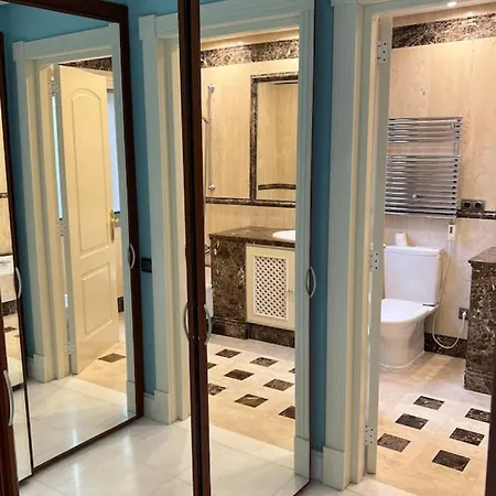 First Line Banus 4 Bed Sea Pool 아파트 *