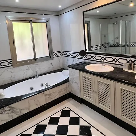 First Line Banus 4 Bed Sea Pool 公寓 *