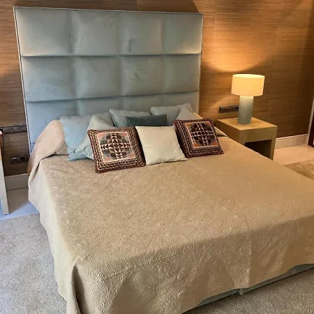 First Line Banus 4 Bed Sea Pool 아파트 마르베야