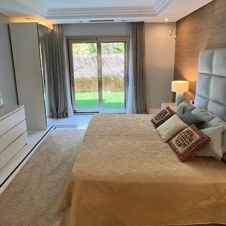 First Line Banus 4 Bed Sea Pool * 마르베야