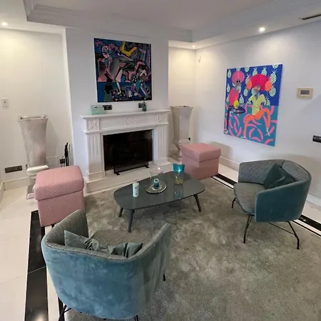 First Line Banus 4 Bed Sea Pool 아파트 *