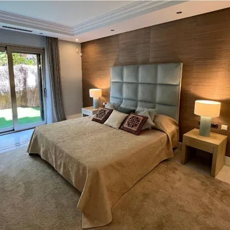 First Line Banus 4 Bed Sea Pool 公寓 *