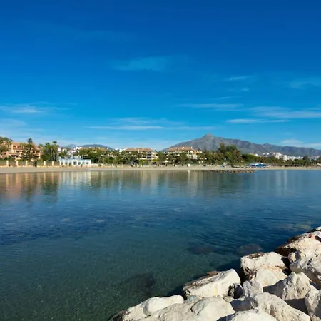First Line Banus 4 Bed Sea Pool 公寓