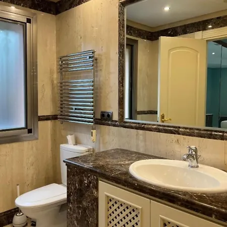 First Line Banus 4 Bed Sea Pool 公寓 *