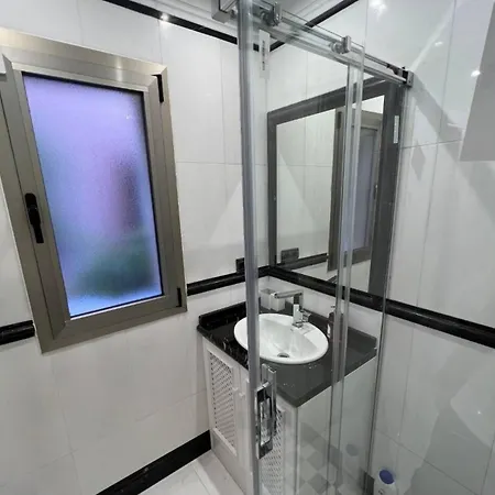 First Line Banus 4 Bed Sea Pool 公寓 马尔韦利亚