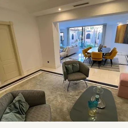 First Line Banus 4 Bed Sea Pool 马尔韦利亚