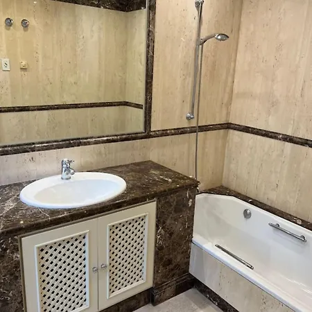 First Line Banus 4 Bed Sea Pool 公寓